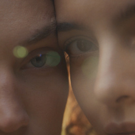 Почему для области вокруг глаз нужен особый крем